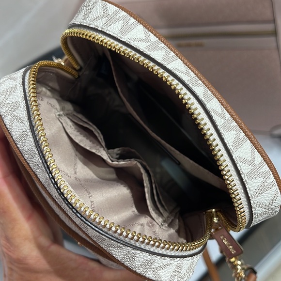 Michael Kors Women's Jet Set Travel Medium Logo Adult Crossbody Bag Vanilla - Picture 12 of 16